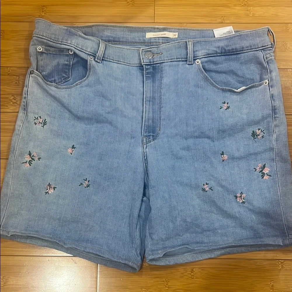 Levi’s Classic Short Floral Embroidered Denim Size 32 Great Condition - Picture 1 of 6